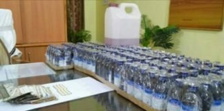 कफ सीरप में नशीली गोली मिलाकर बेचने वाला पकड़ा