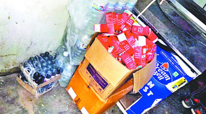 डॉक्टर की कार से दवाओं का जखीरा जब्त