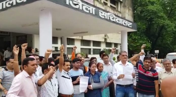 अस्पताल संचालक ने केमिस्ट पर करवाया हमला, बाजू तोड़ी