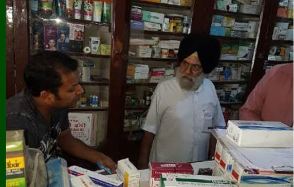 मेडिकल स्टोर पर रेड, आठ हजार प्रतिबंधित गोलियां जब्त