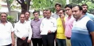 दवा व्यापारियों ने मांगा अपना लाखों रुपए बकाया