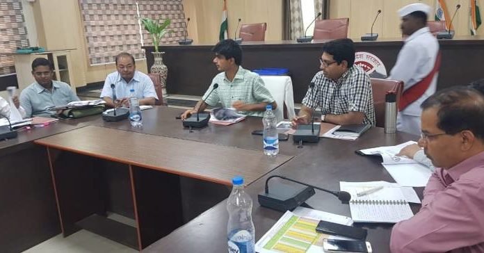 फार्मा उद्योग में रेड का मामला गर्माया, ड्रग कंट्रोलर के ऑफिस में नारेबाजी