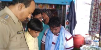 प्रतिबंधित दवा बेचते कैमिस्ट को पकड़ा, स्टोर सील