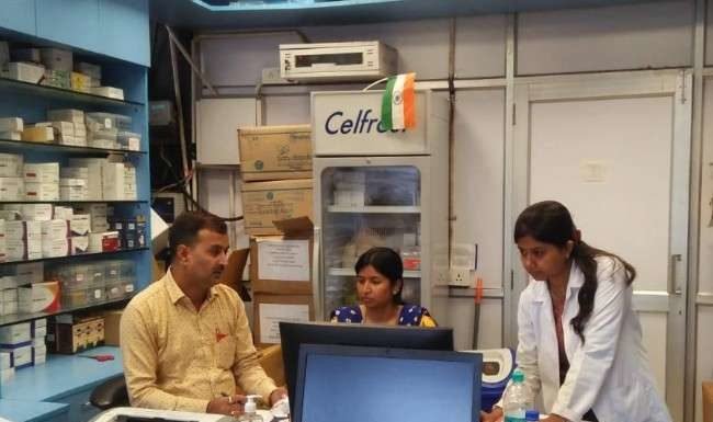 तीन दवा दुकानों पर छापेमारी, फार्मासिस्ट नहीं मिला तो कही…
