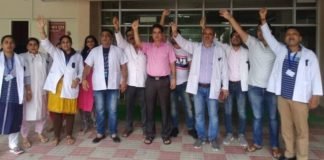 फार्मासिस्टों ने सीएम कैंप ऑफिस का किया घेराव