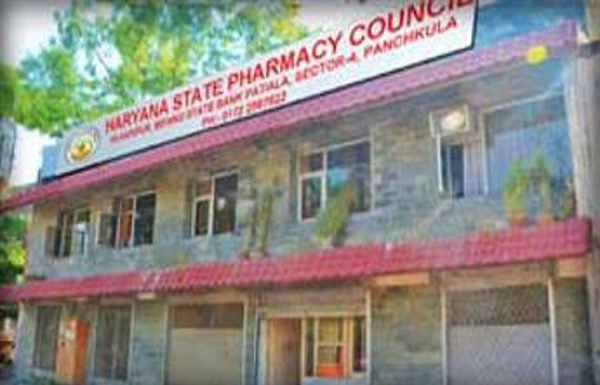 फार्मेसी कॉउंसिल के रजिस्ट्रार व अपदस्थ चेयरमैन की लड़ाई राजनीतिक रंग लाई