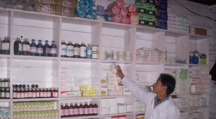 फार्मासिस्टों ने दी आंदोलन की चेतावनी