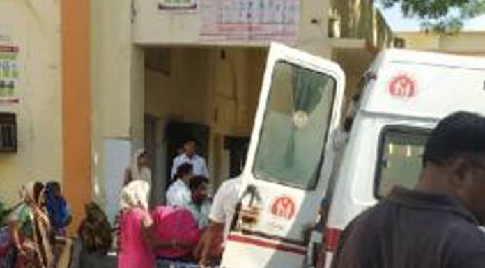 अस्पताल से मिली दुत्कार तो इमरजेंसी के बाहर जन्मा बच्चा