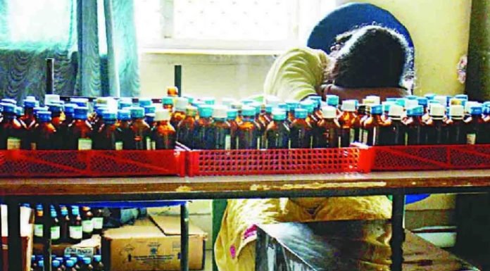 महिला फार्मासिस्ट का हंगामा, डॉक्टर के साथ की अभद्रता