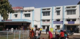 मेडिकल स्टोरों पर नकली दवा के शक में सैंपल लिए