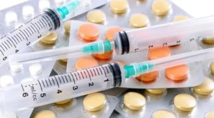 अवैध क्लीनिक पर छापामारी कर भारी मात्रा में दवाइयां जब्त