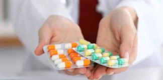 दवा कंपनी पर रेड, लाखों की दवाइयां जब्त