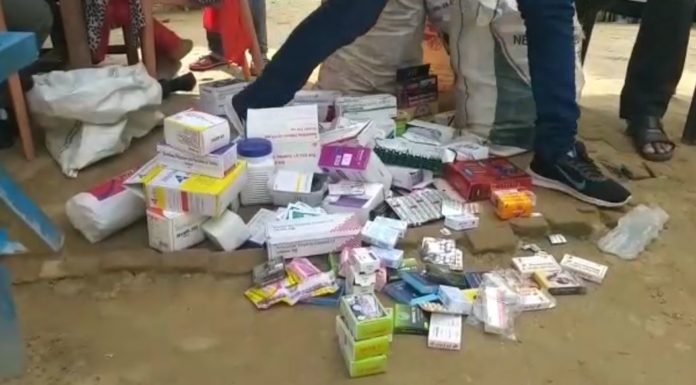 बिना लाइसेंस चल रहे मेडिकल स्टोर पर रेड , दवाइयां जब्त