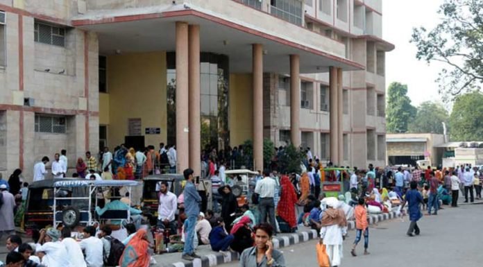 मरीजों को अगर मिलना है तो लेनी पड़ेगी 50 रूपए की टिकट