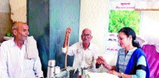 चिकित्सकों ने काले बिल्ले लगा मरीजों का इलाज किया