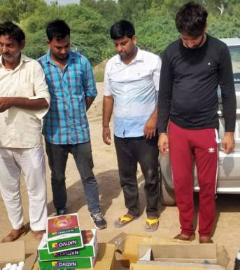 नामी दवा कंपनियों के नकली लेबल लगा बेचने वाले चार गिरफ्तार