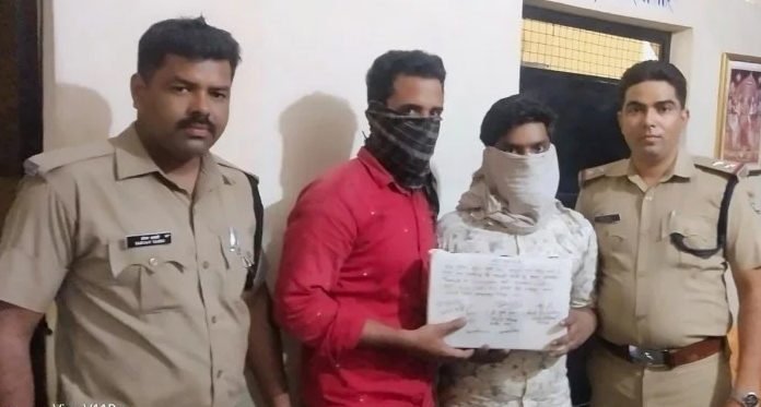 नशीली दवाइयां बेचने पर मेडिकल स्टोर संचालक व सेल्समैन गिरफ्तार