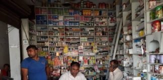 औषधि विभाग की रेड, तीन दवा दुकानें सील