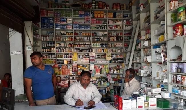 औषधि विभाग की रेड, तीन दवा दुकानें सील