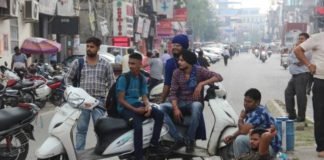 दवा विक्रेताओं ने लगाया जाम