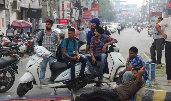 दवा विक्रेताओं ने लगाया जाम