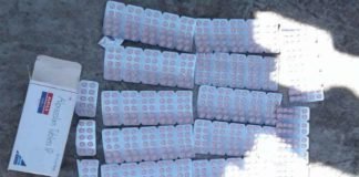 प्रतिबंधित दवाइयां बेचने के लिए ग्राहक के इंतजार में खड़ा युवक अरेस्ट