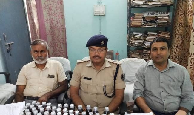 कारोबारी के मकान पर रेड, भारी मात्रा में कफ सिरप बरामद