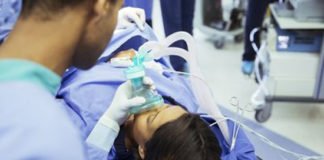 कीड़ों से भरा ऑक्सिजन मॉस्क लगाया, प्रसूता की मौत