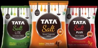 फैक्ट्री पर छापा, पकड़ा गया नकली टाटा नमक व आशीर्वाद आटा