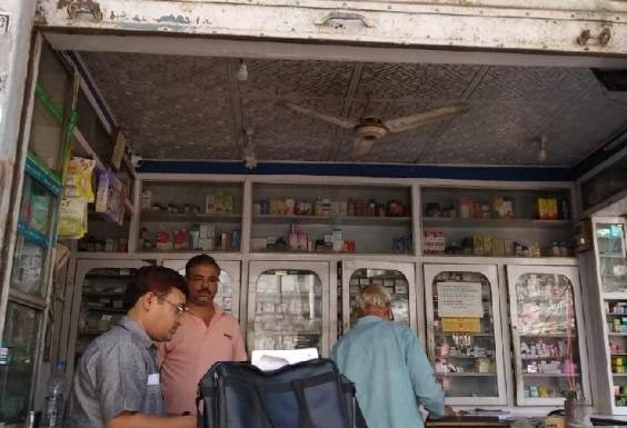 मेडिकल स्टोर पर बेची जा रही प्रतिबंधित दवाएं, हो जाए अलर्ट दवा केमिस्ट मेडिकल स्टोर