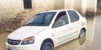 पानी में फंसी कार से नशीले 96 हजार कैप्सूल जब्त, एक गिरफ्तार और 3 फरार