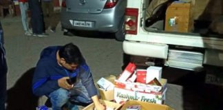 दो कारों से दवाइयां जब्त कर सील की