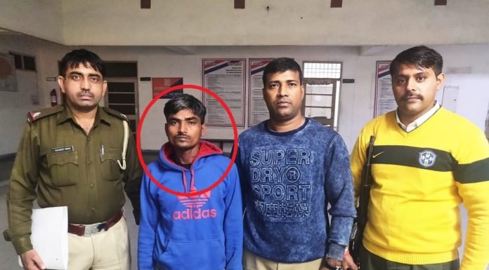 प्रतिबंधित दवा विनसिरेक्स की 30 बोतलों के साथ युवक गिरफ्तार