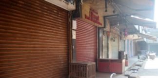 प्रतिबंधित दवा बेचने के आरोप में दुकानदार को उठा ले गई पुलिस