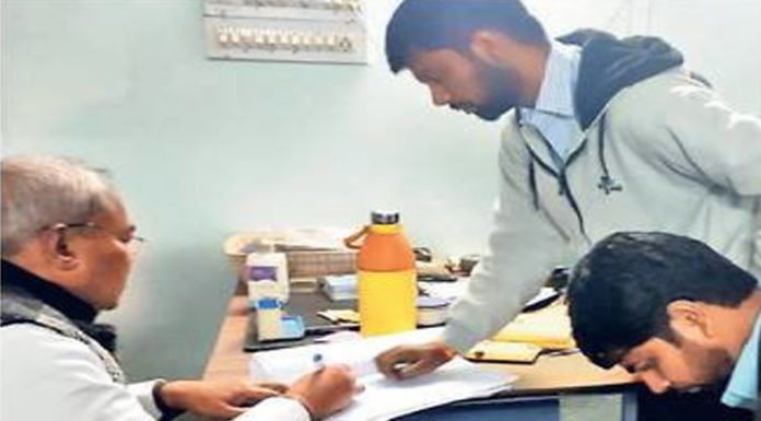 चिकित्सा विभाग का अवैध क्लीनिक पर छापा, दवाइयां जब्त