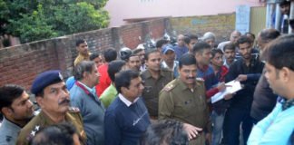 मार्केट में रेड, दवा व्यापारी गिरफ्तार