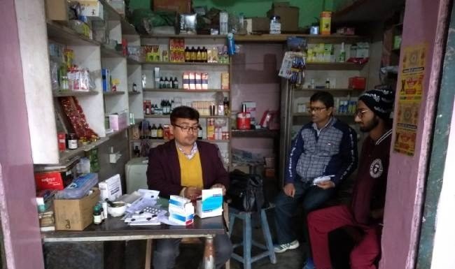 मेडिकल स्टोर पर रेड, दवा बिक्री पर लगाई रोक