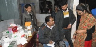 क्लीनिक पर रेड कर सैंपल की दवाइयां जब्त की