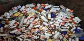 झोलाछाप डॉक्टर के क्लीनिक पर रेड, दवाइयां जब्त