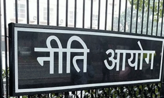सरकारी अस्पतालों को प्राइवेट हाथों में देने की योजना