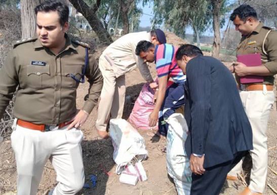 कूड़े में छिपाकर रखे 35 हजार नशीले कैप्सूल जब्त