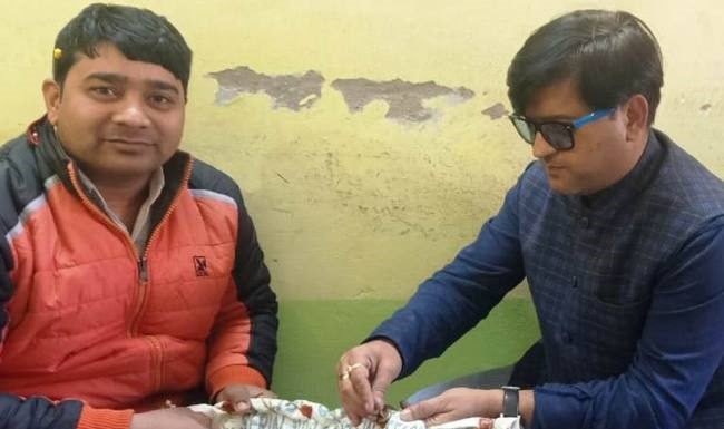दवा दुकान पर छापामारी, एक्सपायरी दवाएं बरामद