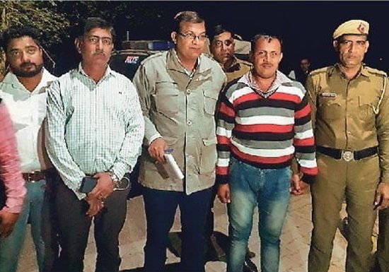 छापामार टीम को देख झोलाछाप डॉक्टर निगल गया गर्भपात की दवा