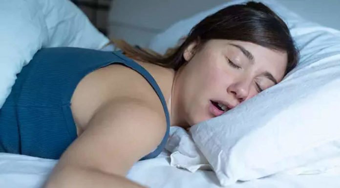 Hypersomnia: ज्यादा सोना भी है खतरनाक, 23 प्रतिशत तक बढ़ जाता है हार्ट स्ट्रोक का खतरा