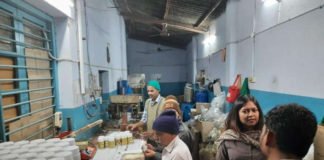 दवा कंपनी पर छापा, एक्सपायर दवाइयां सील