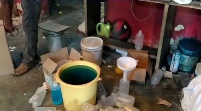 कंपनी पर रेड, सात हजार लीटर अवैध सैनिटाइजर जब्त