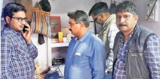 मरीजों का इलाज करते मिला झोलाछाप, अवैध क्लीनिक किया सीज