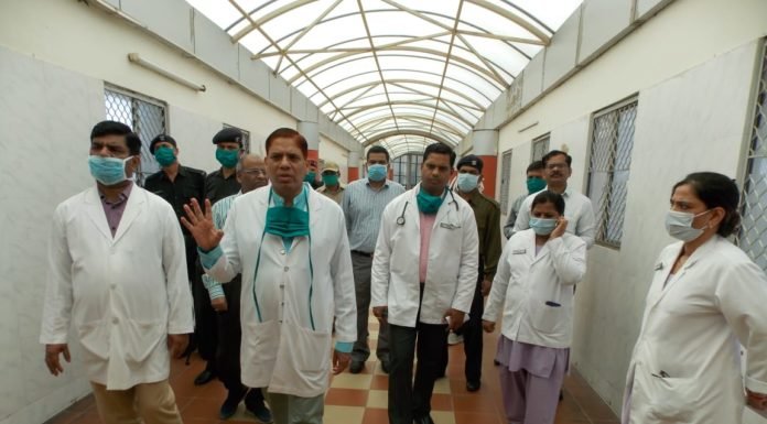 अस्पतालों, नर्सिंग होम व लैब पर दबिश, 9 लाख से ज्यादा जुर्माना