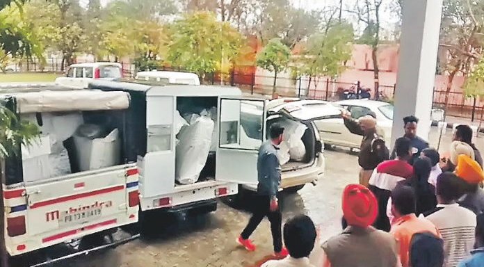 मेडिकल स्टोर की आड़ में गोदाम से 5 करोड़ की टेबलेट-कैप्सूल बरामद