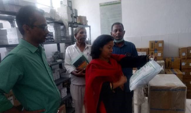 दवा दुकानदारों को जरूरी दवाइयां रखने के निर्देश